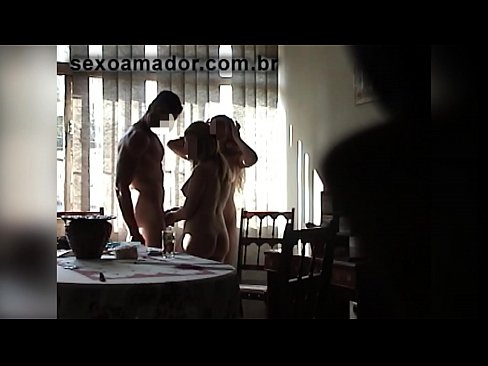 ❤️ Οι φίλοι του σεξ προσκαλούν έναν γιγαντιαίο άνδρα και ένα τρίο μαζί του ❤️❌ Σούπερ σεξ ️❤